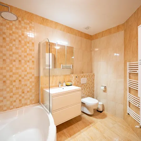 Sarah's With Pool, Wellness, Fitness * Budapest