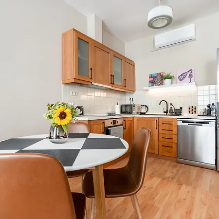 Apartment Sarah's With Pool, Wellness, Fitness Budapest