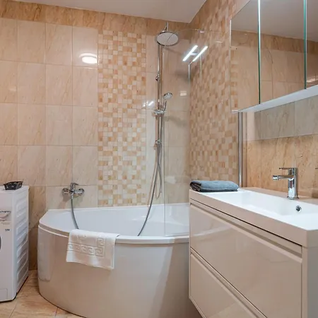 Apartament Sarah's With Pool, Wellness, Fitness *